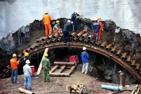 清水河隧道钢花管支护案例